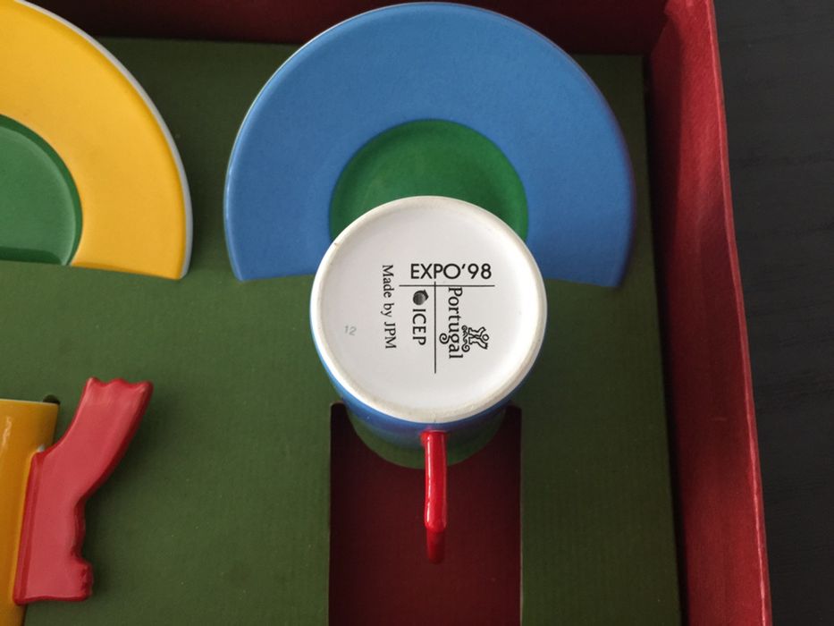 Chavenas Expo’98 do artista plastico José de Guimarães