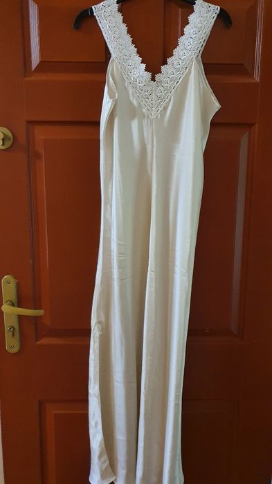 Koszula nocna i szlafrok.