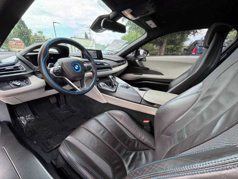 2015 BMW       i8