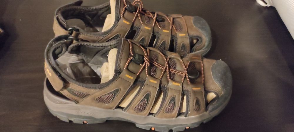 Sandálias Skechers 42