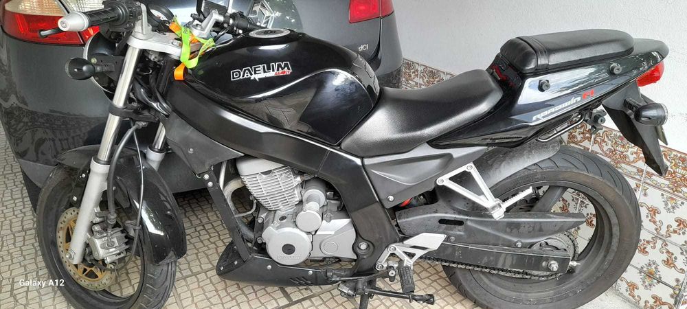 Daelim Roadwin FI 125cc - Bom estado / Pouco uso