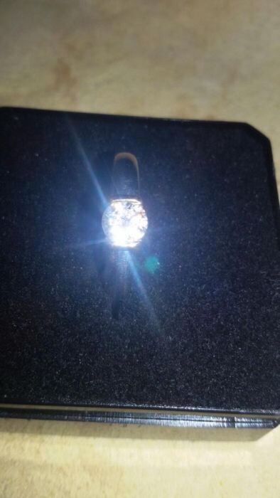 Pierscionek z brylantem 0,33 ct, biale zloto