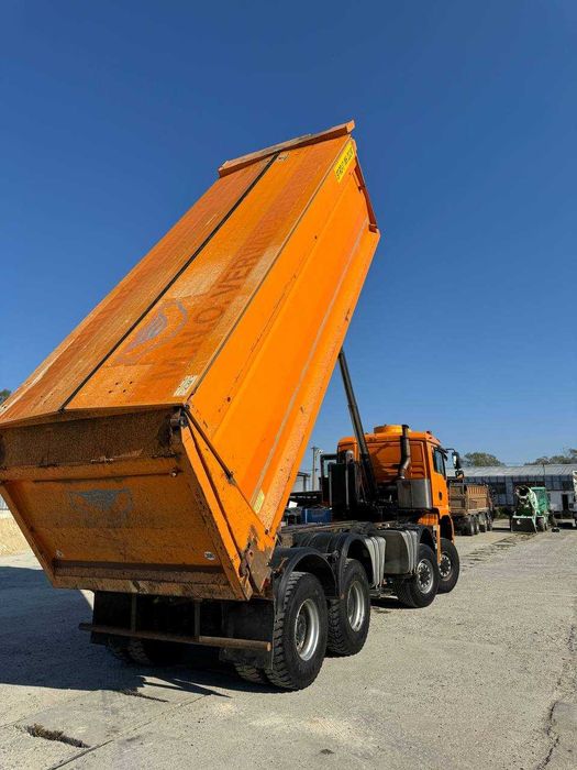 Самоскид повнопривідний з 25 кубовим герметичним кузовом