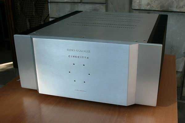 Audio Analogue Cinecittá - Pré + Power (6 canais)