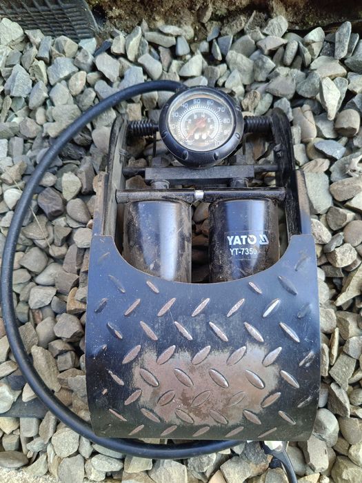 Двухпоршневой ножной насос YATO YT-7350.