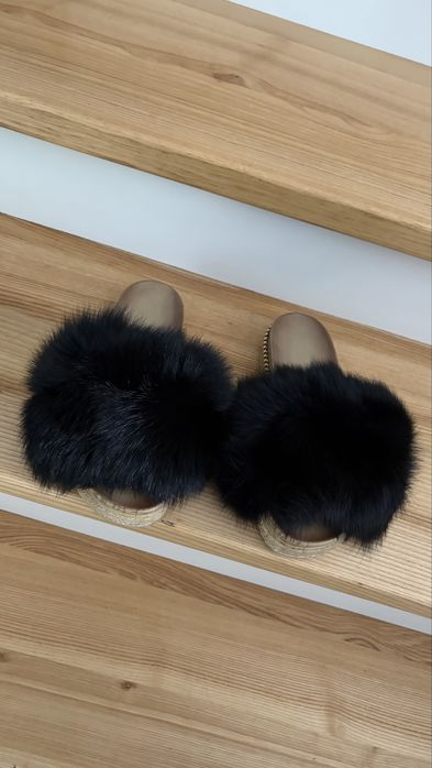 Klapki damskie  z czarnym futrem naturalnym rozm.36-41