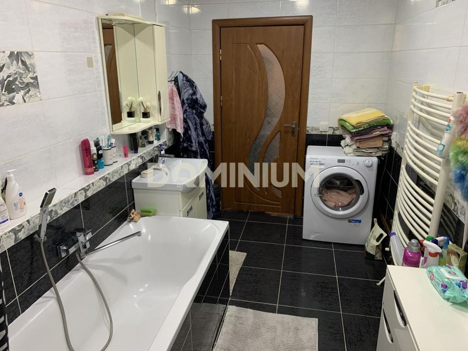 Комфортний будинок для життя і бізнесу у Виноградові