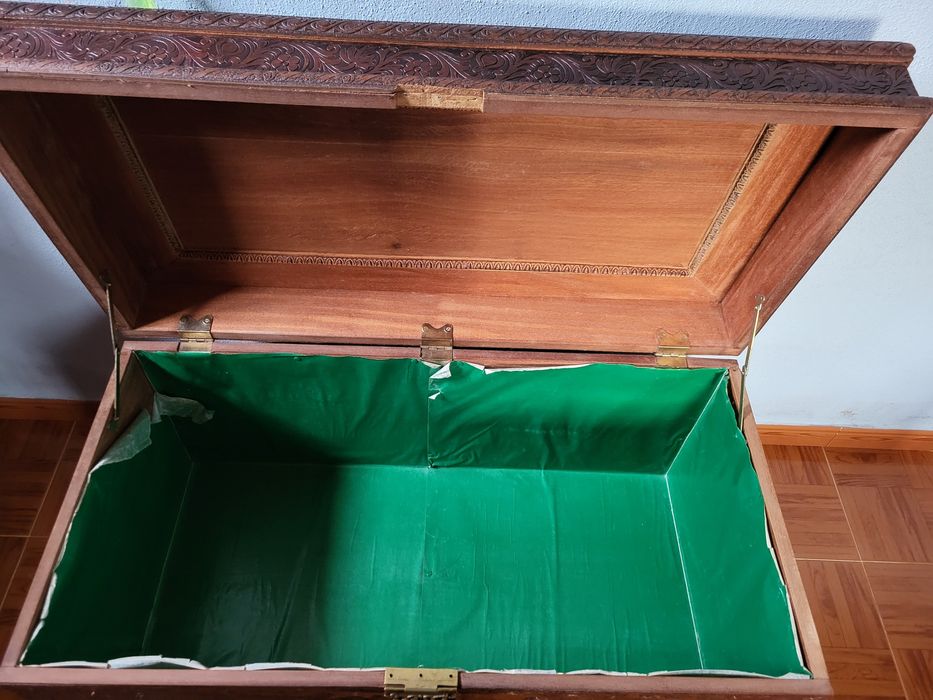 Arca madeira trabalhada