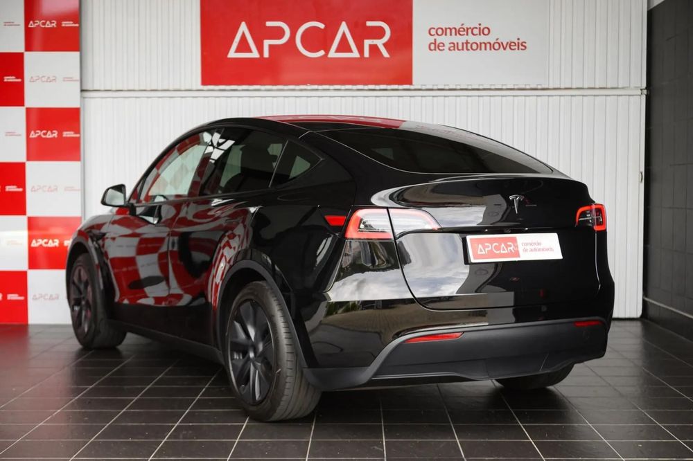 Tesla Model Y Long Range RWD