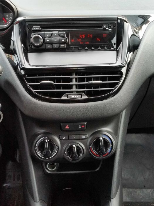 Peugeot 208, benzyna 1.2, 82 KM, salon PL, niski przebieg!