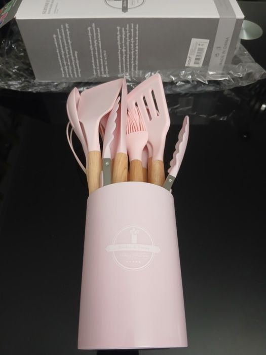 Conjunto de Utensílios de Cozinha em Silicone (12 Peças) – Novo