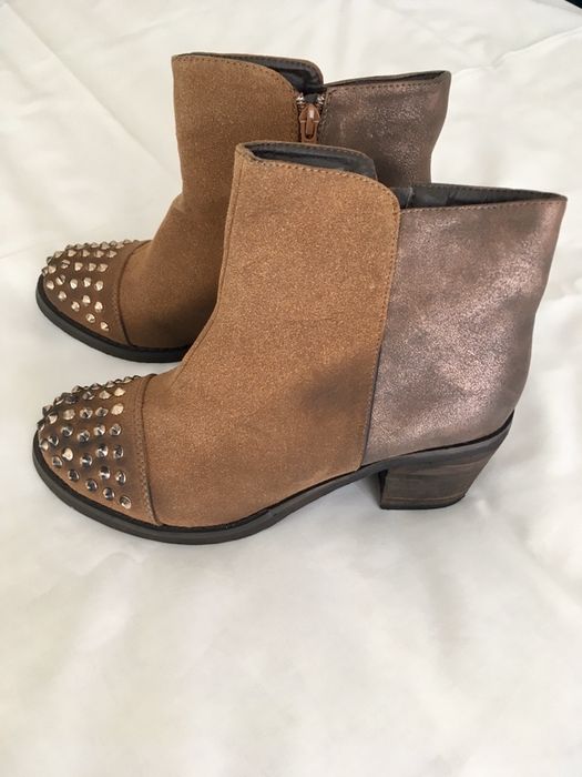 Botins camel e bronze