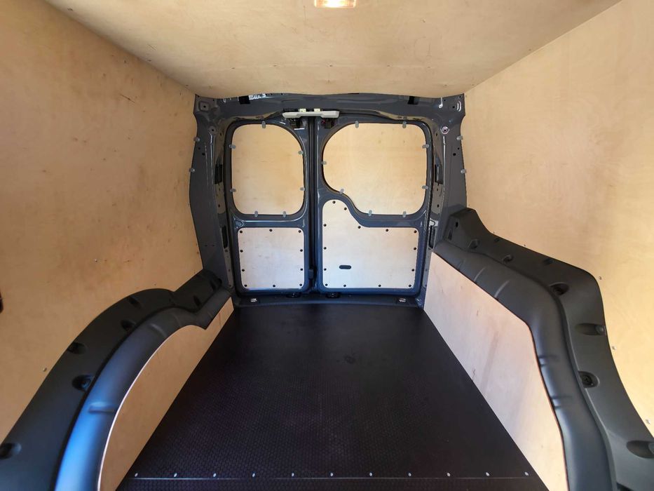 Zabudowa zabezpieczenie ze sklejki Ford Transit Connect van