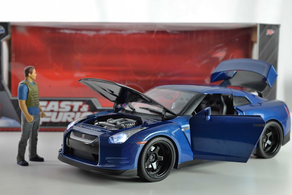 NISSAN GTR  model+figurka FAST&FURIOUS 1:18 unikat!