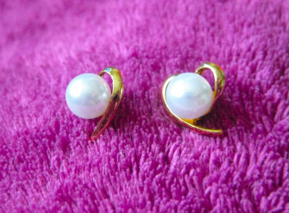 Brincos Coração Dourado c/ Perola NOVOS - SALDO