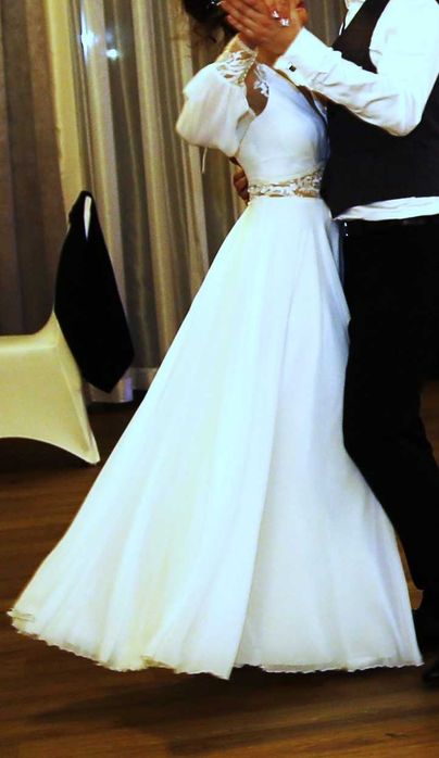 Prosta suknia ślubna