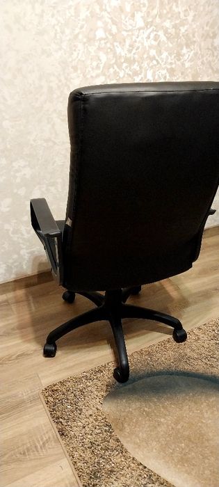 Комод;стіл;крісло