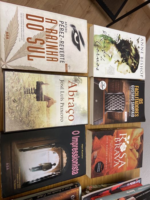 Livros variados baratos