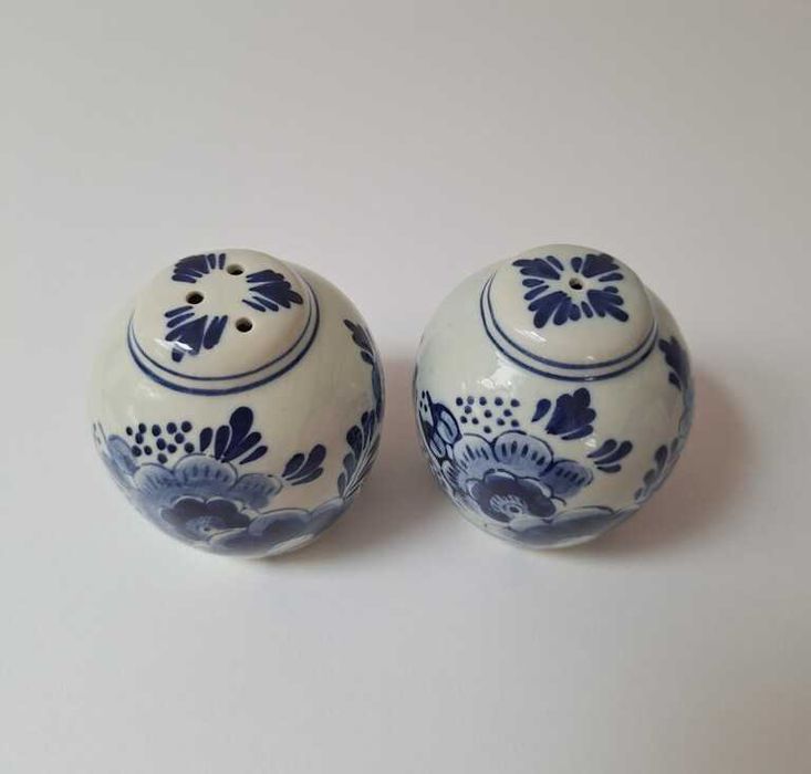 Ceramiczny Zestaw Solniczka i Pieprzniczka – Styl Delft Blue