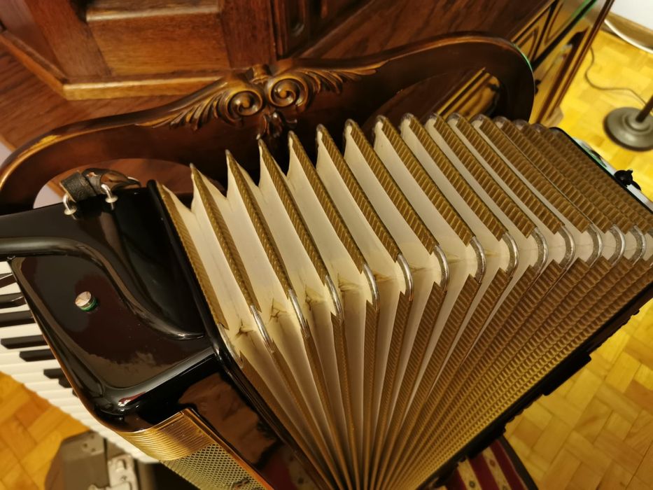 Akordeon Hohner Lucia III z futerałem
