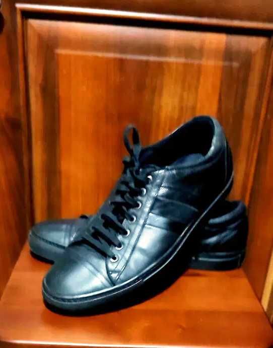 Италия SANDRO стильные мужские кроссовки
 стильные фирменные