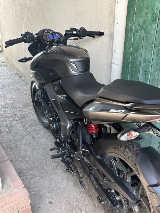 Bajaj pilsar ns200