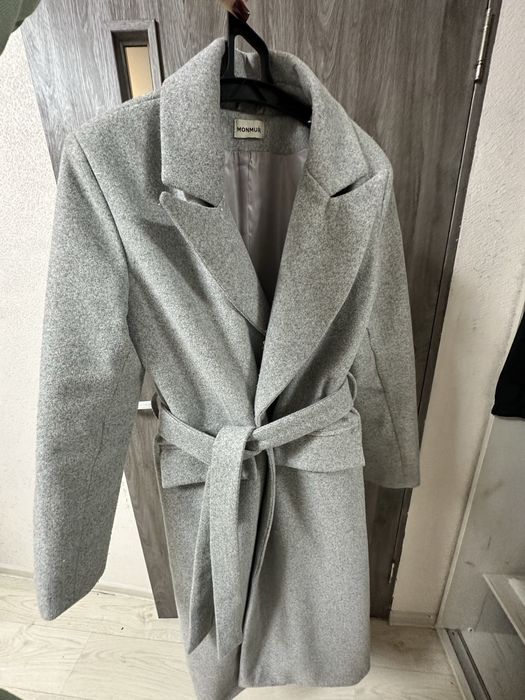 Пальто жіноче на весну