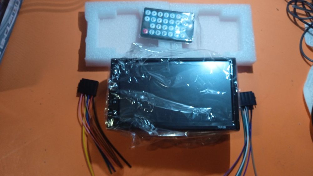 Авто магнитола 7012B