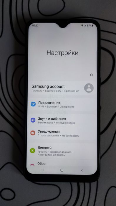 Продам Samsung Galaxy A50 4/64 GB в хорошем состоянии