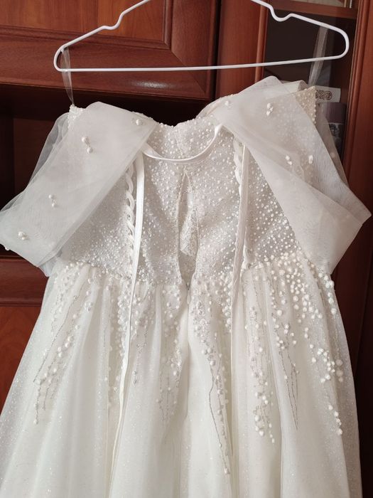 Весільна сукня кольору айворі