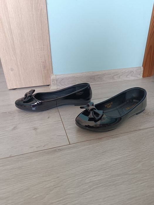 Balerinki lakierki czarne 38 kokarda