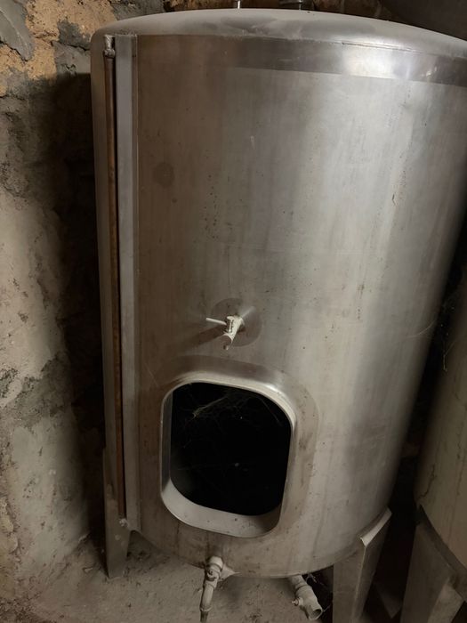 Cubas de vinho em muito bom estado