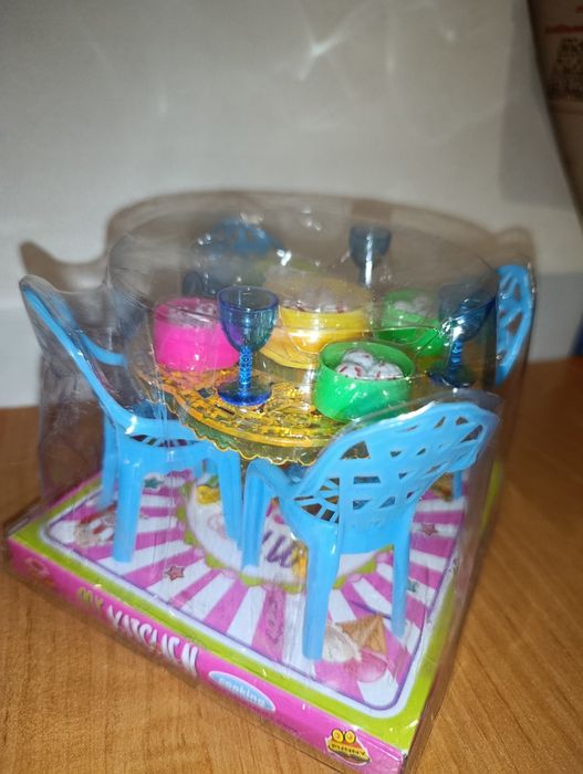 Набір посуду іграшкового свято у Барбі