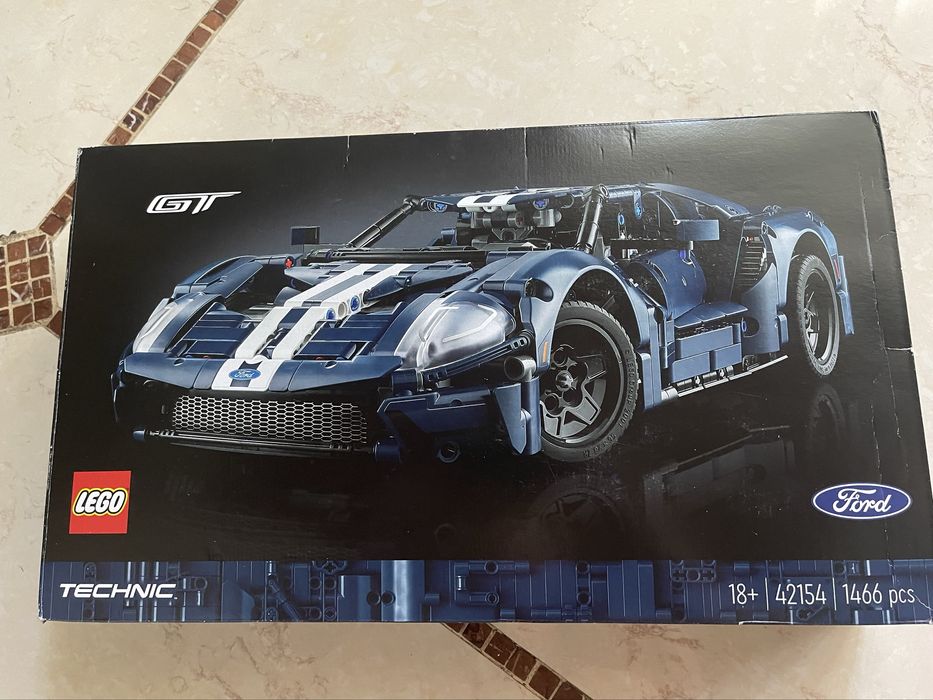Конструктор LEGO Technic Ford GT