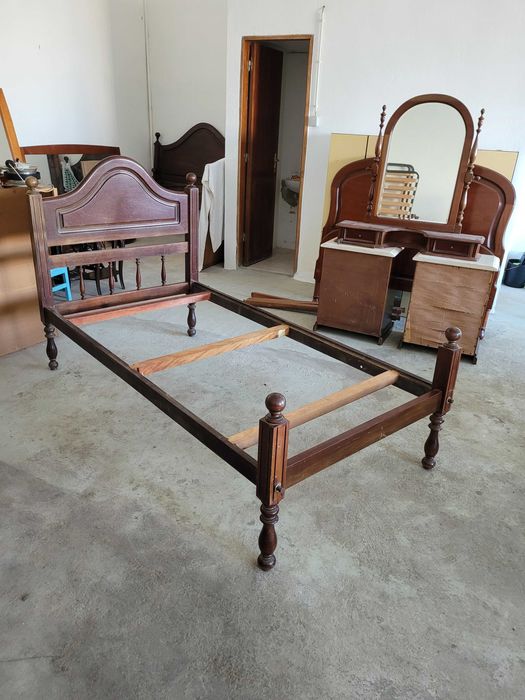 Cama Madeira Solteiro com Estrado Mesinha Cabeceira