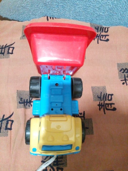 На подарок,Самосвал  игрушка большая