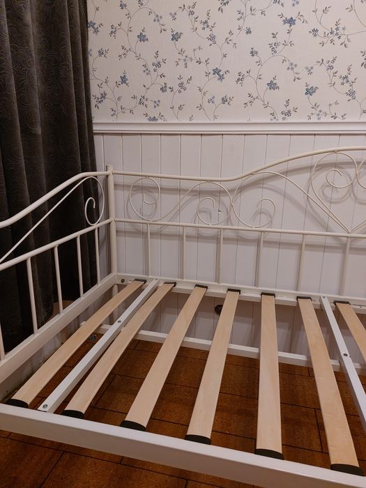 Łóżko metalowe białe ze stelażem 90x200