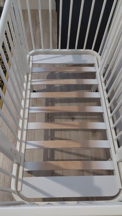 Дитяче ліжко з маятником