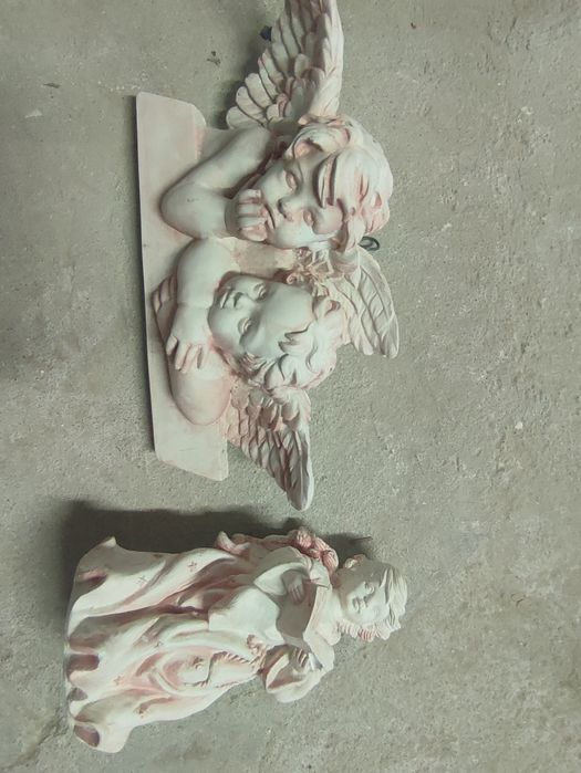 Conjunto de anjos em gesso