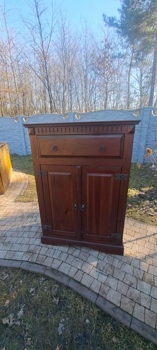 Stylowa komoda drewniana