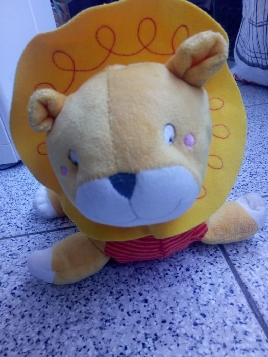 Peluche leãozinho