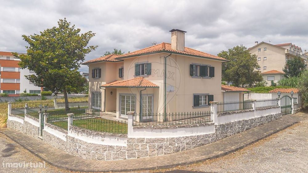 Moradia T4 para venda