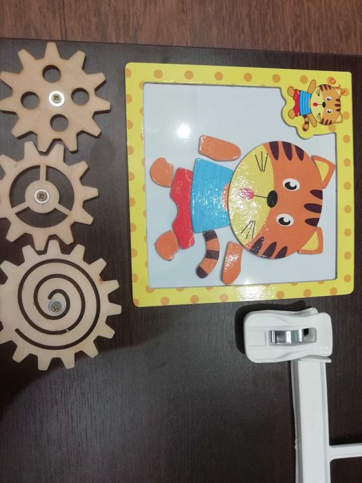 Tablica sensoryczna, manipulacyjna, motoryka, rozwija rączki, jak nowa