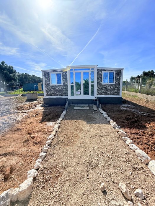 Casa pré- fabricada com terreno rustico