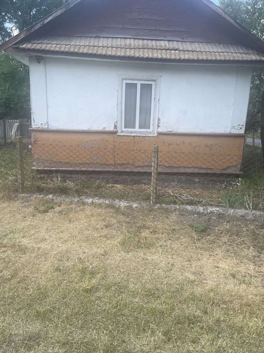 Будинок у мальовничому  селі  Стара Носовиця Дубенського району.