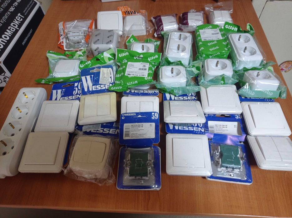 Продам  вимикачі та розетки