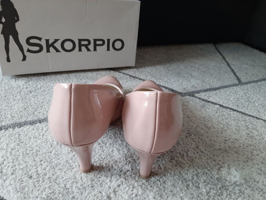 Szpilki Polski Producent pudrowy róż rozm. 39