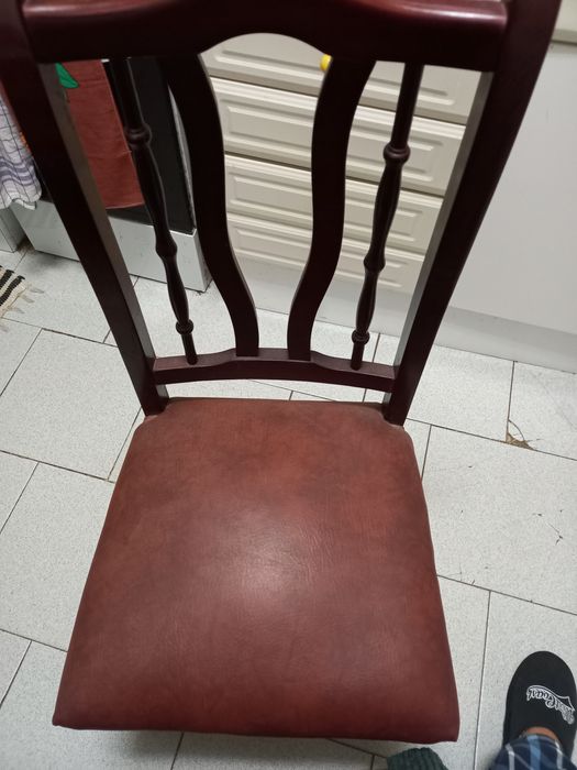 Mesa de mogno pe de galo extensível com 6 cadeiras