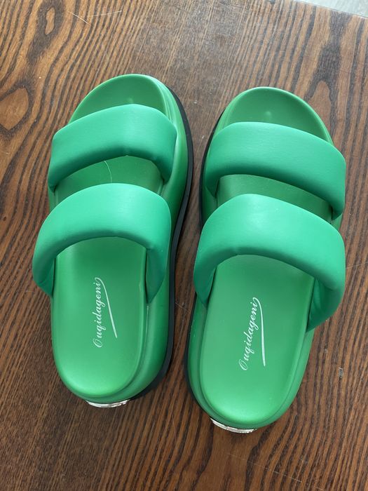 Женские шлепанцы