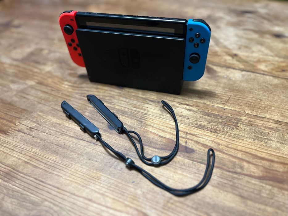 Nintendo Switch c Jogo FIFA e outros Extras